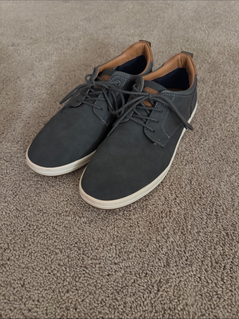 🔥Steve Madden Dress Sneakers ~ Mens size 9 ~ gray ~ great condition